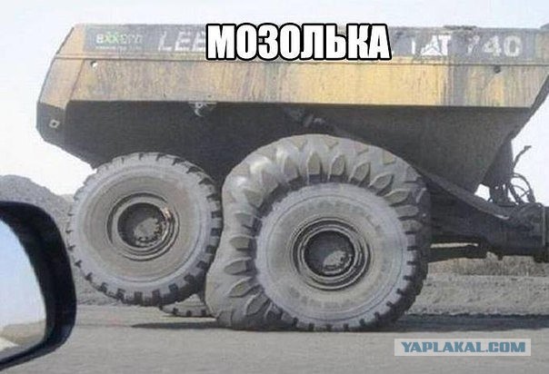 В Сибири у БелАЗа неожиданно взорвалось колесо