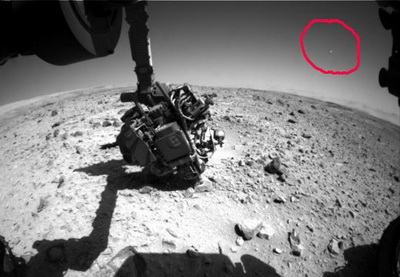 Curiosity заснял, как НЛО взлетает с Марса.