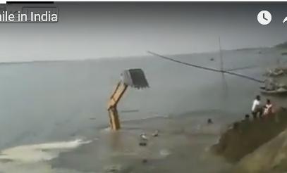 Погрузили экскаватор, как же он печально ковшиком махнул