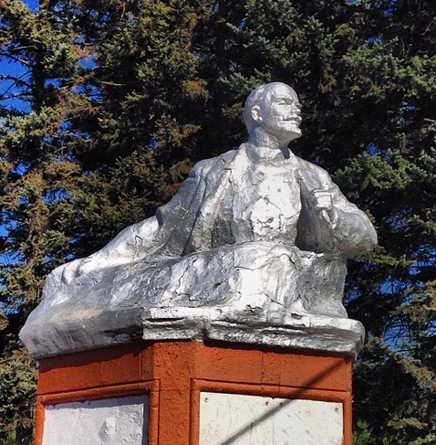 Ленин разный))
