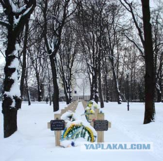 Спилили памятный креcт в Харькове.