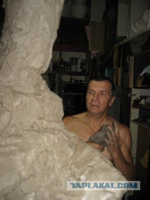 Памятник - это просто  !