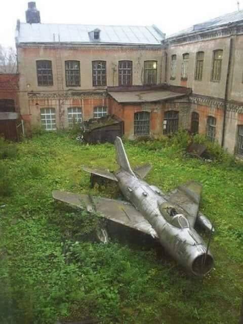 Когда говоришь, что у тебя есть МиГ-19, но он у бабушки в деревне...