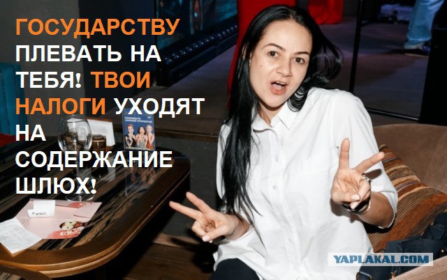Появились пикантные фото, как министр Глацких возвращается с Сейшел в бизнес-классе с человеком, похожим на женатого депутата