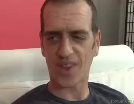 Хорошо танцует