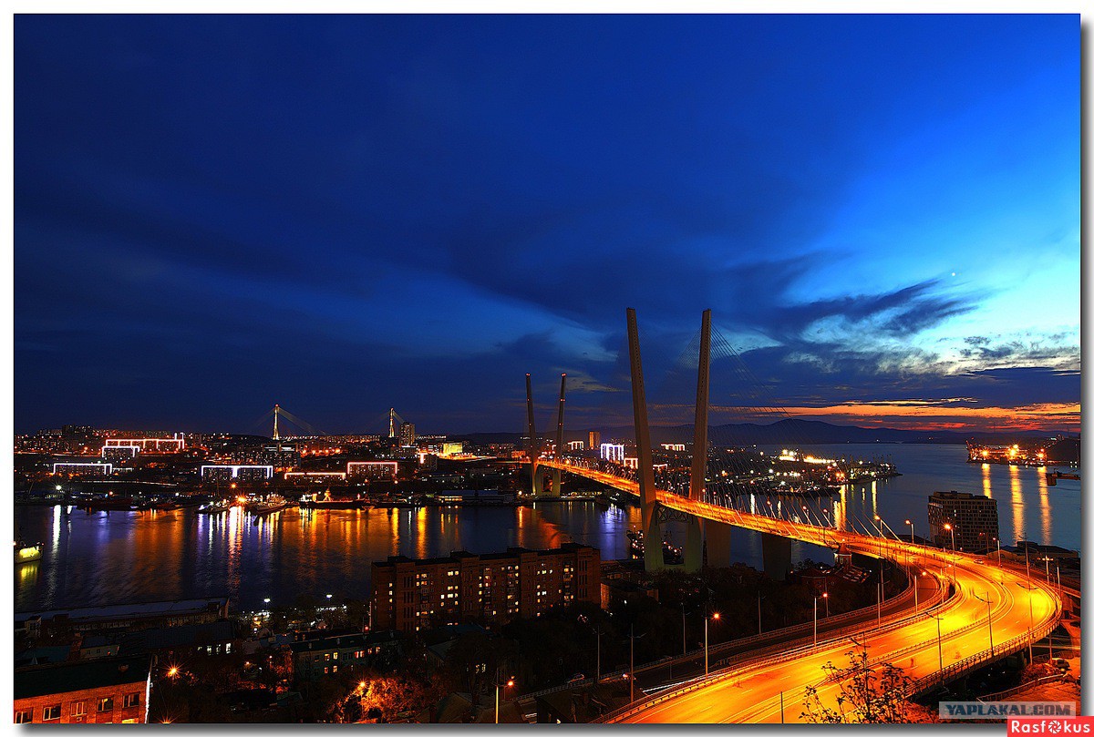 Золотой мост владивосток фото 2022. Порт владивосток бухта золотой рог. Телефоны города владивостока. Золотой мост с набережной владивосток. Ночной город владивосток.