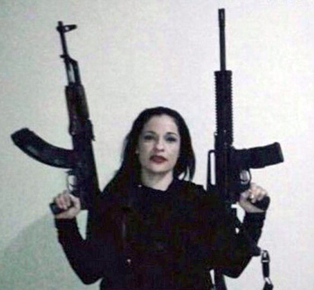 Редкие фотопортреты “боевых подруг” мафиози