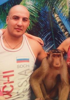 Спортсмен осквернил памятник