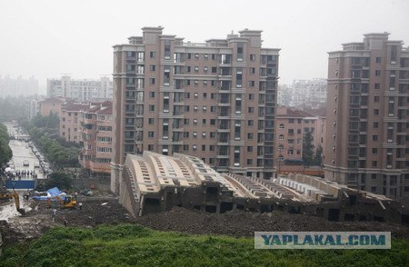 Обрушение строящегося дома в Шанхае