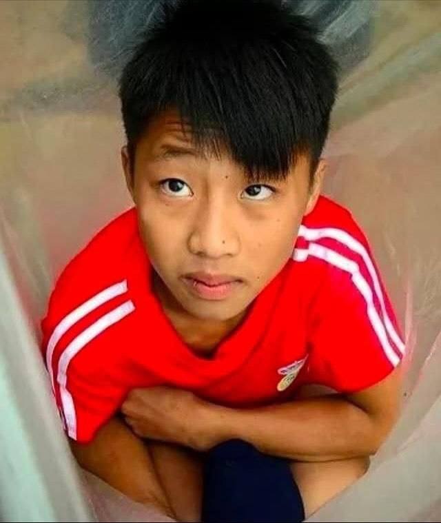 Во Вьетнаме родители отправляют своих детей в школу в полиэтиленовых пакетах