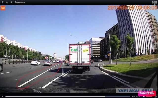 Нужно ли уступать автобусу?