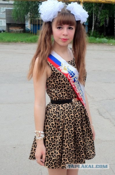 Школьницы на последнем звонке 2013