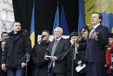 Разбитая колонна Львовской аэромобильной бригады..
