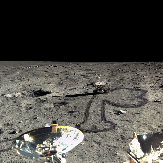 Китай опубликовал цветные фотографии после высадки на Луне