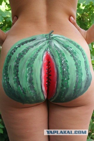 Татуировка прямо на глазу...