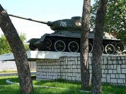 Советские монументы и уличные памятники