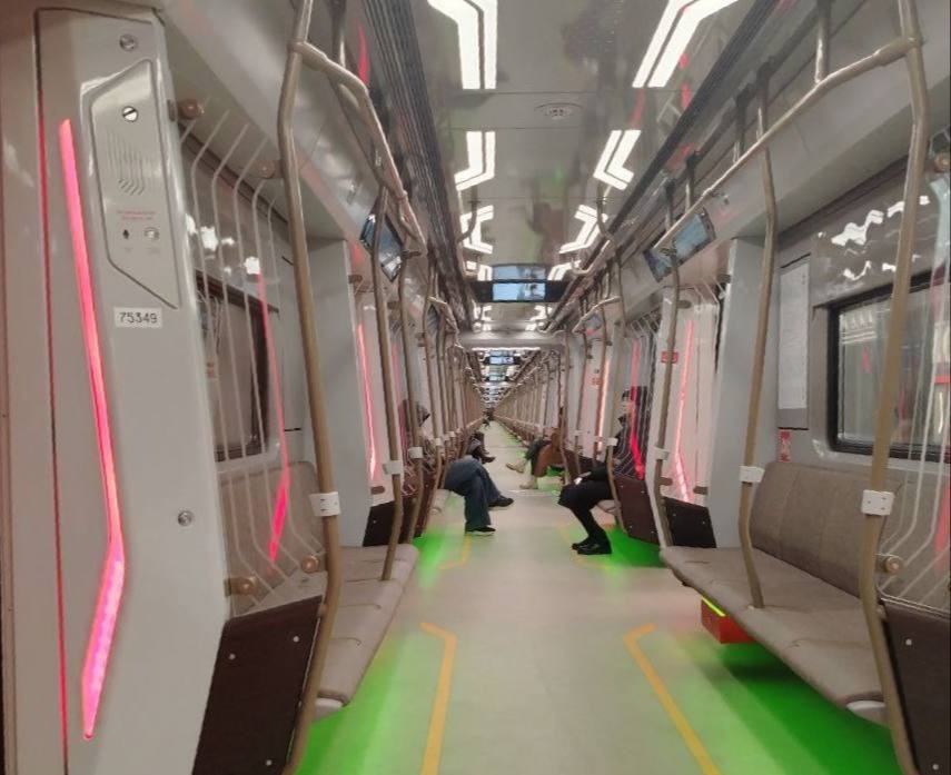 Метро опустело — в Москве последний день уходящего года.