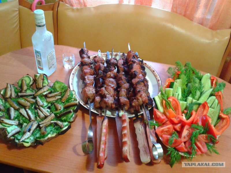 Картинки водка с закуской шашлык