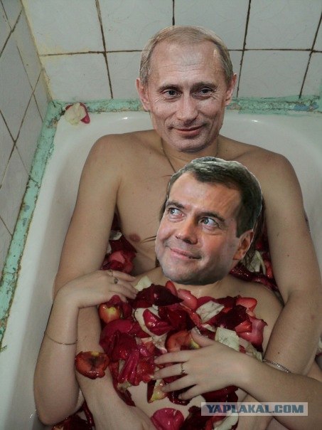 Романтичный вечер с лепестками роз