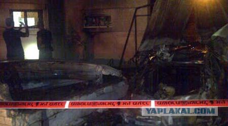 Ливийские повстанцы отрываются в дворце Муаммара