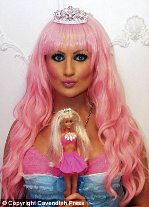 Одержима "красотой" куклы Барби