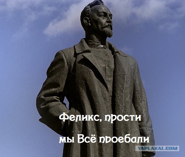Возле здания ФСБ на Кузнецком мосту неизвестный открыл стрельбу из автомата