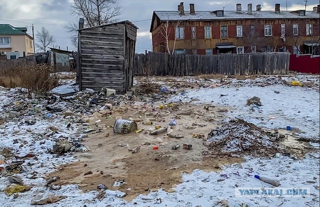 К месту гибели военкора Владлена Татарского начали приносить цветы