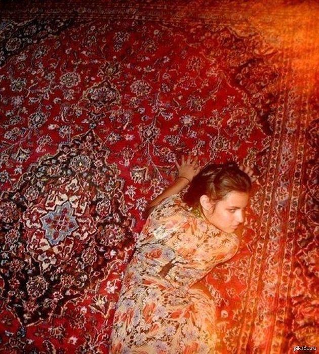 Глаза их словно нежный яд, ещё сильнее нас манят