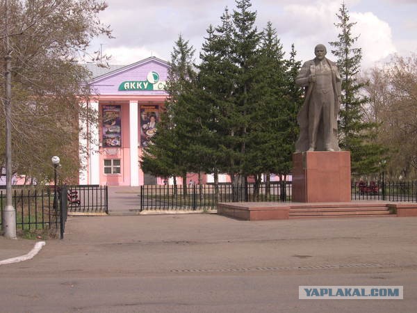 Памятники Ленину