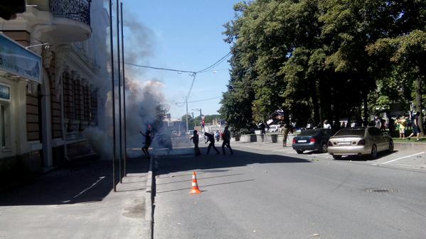 Люди в камуфляже и балаклавах штурмовали горсовет