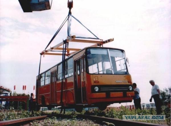 Поезд из... автобуса (12 фото)
