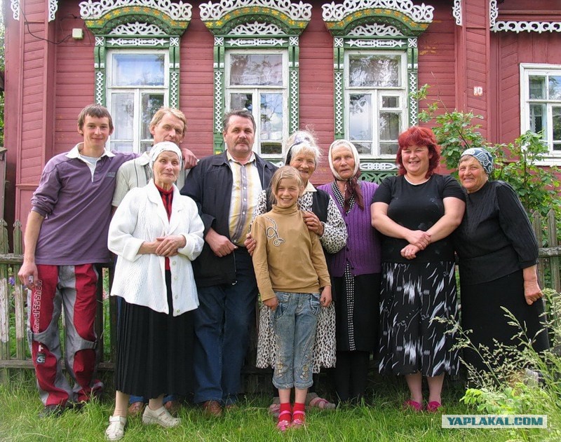 современная деревня. старик в кепке. знаменитости в деревне. знаменитые люди деревни. знаменитые люди деревни.