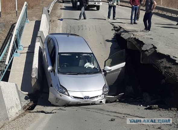 В Италии рухнул автомобильный мост