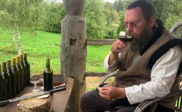 Помещик Герман Стерлигов открывает вакансию