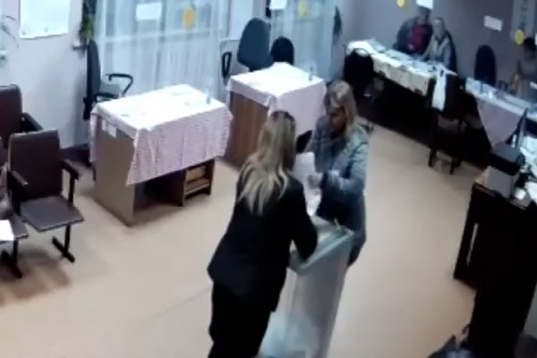 «Нам проще ногти идти пилить»: пермский чиновник урезал зарплату учителям из-за удалёнки