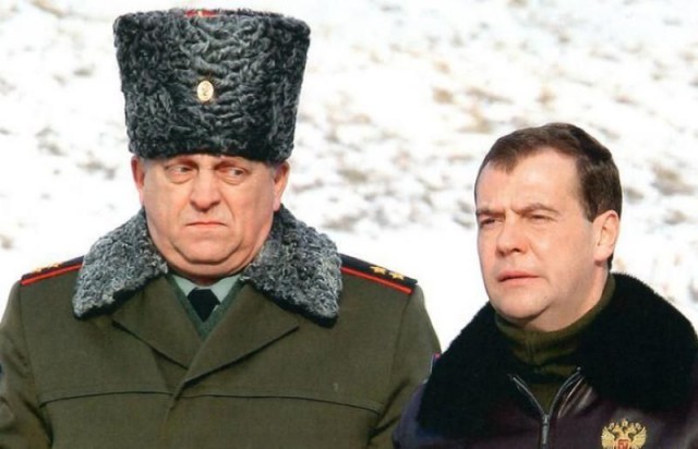 Генерал рассмешил Путина, оторвав ручку авто во время экскурсии