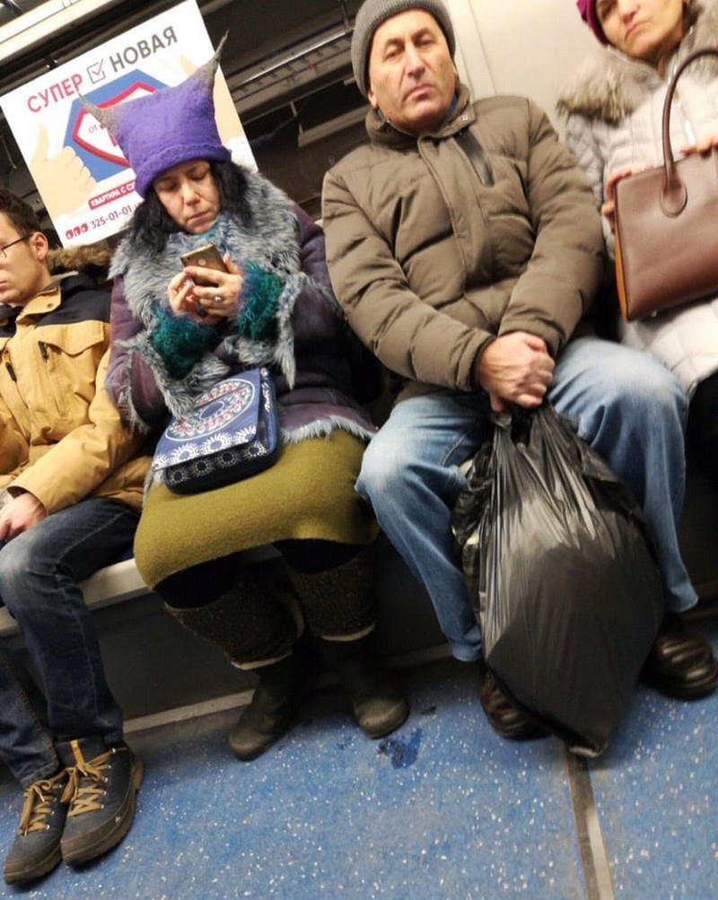 Интересно про новости. Люди в метро. Модники в метро. Чудаки в метро.