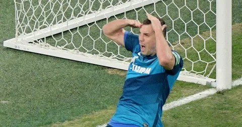 Футболистки сборной Ирана показывали сигнал SOS в автобусе