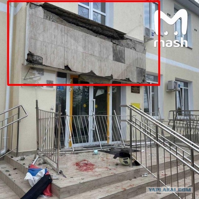 Выпускники начали прыгать на балконе во время совместной фотосессии