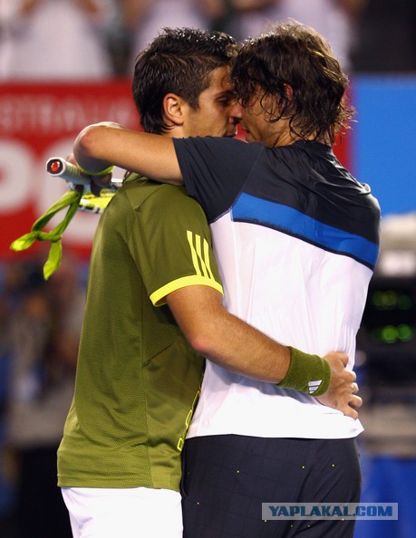 Красивая девушка и теннисист