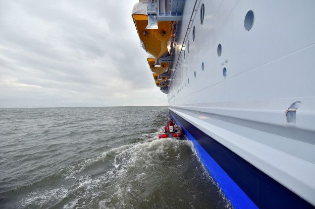 Во Франции испытывают крупнейшее в мире круизное судно