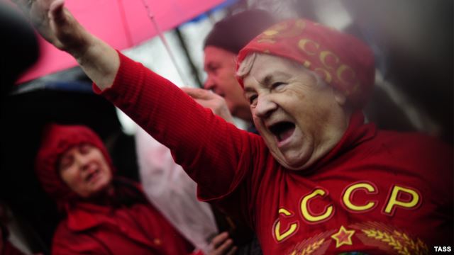 Почему же мы так унизительно бедны и становимся еще беднее?