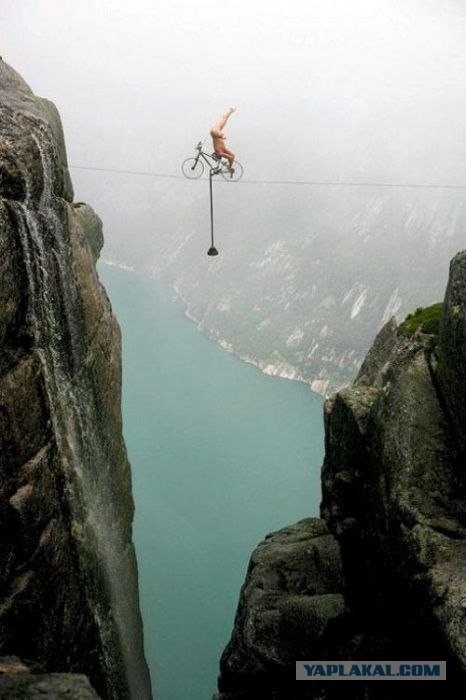 Самый экстремальный пляжный волейбол!