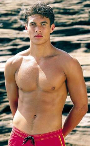 Американский банк показал в рекламе лысого дрища Джейсона Момоа