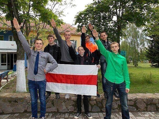 Попросил деда флаг Германии нарисовать