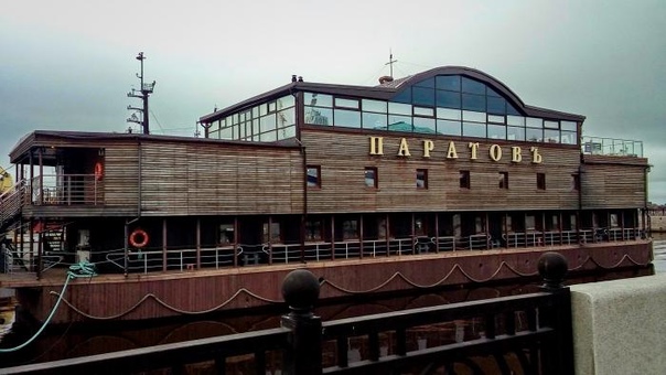 Бетонный корабль у берегов Кольского залива