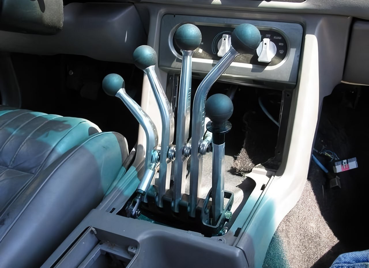 Так выглядит «механика» с рычагами для каждой передачи