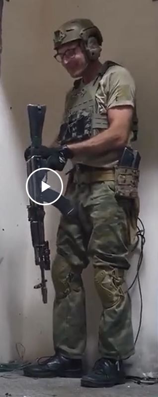В кого бросить гранату?