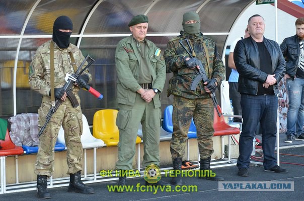 Футболисты "Нивы" подарили воинам АТО на Востоке в