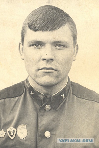 Армейские фотографии знаменитостей